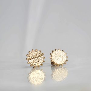 Boucles d’oreilles Louna  – Médailles antique martelées plaqué or