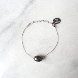 Bracelet doré à l’or fin blanc, perle noire baroque