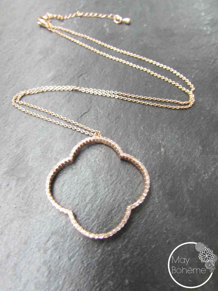 Collier ATIKA – Trèfle oriental serti de zirconium, chaîne fine, plaqué or rose
