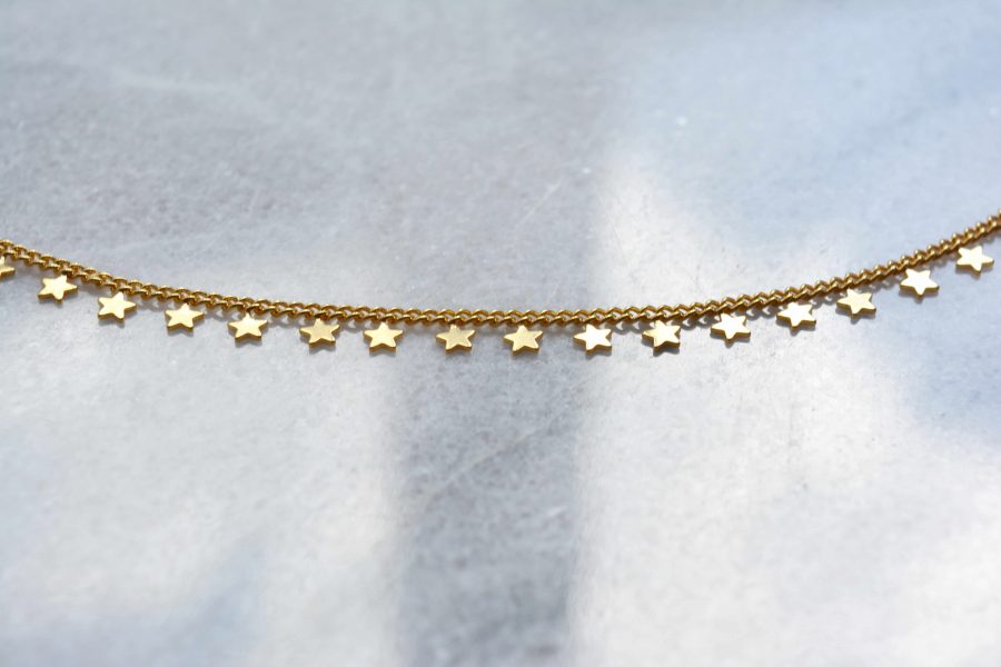 Collier LITTLE STAR “BOHEMIAN MOOD” ras de cou fin plaqué or petites étoiles – Image 3