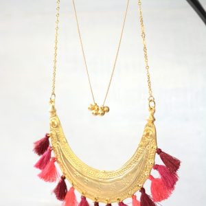 COLLIER PLASTRON RAJA “BOHEMIAN MOOD” – Pompons Rouge, Plaqué or