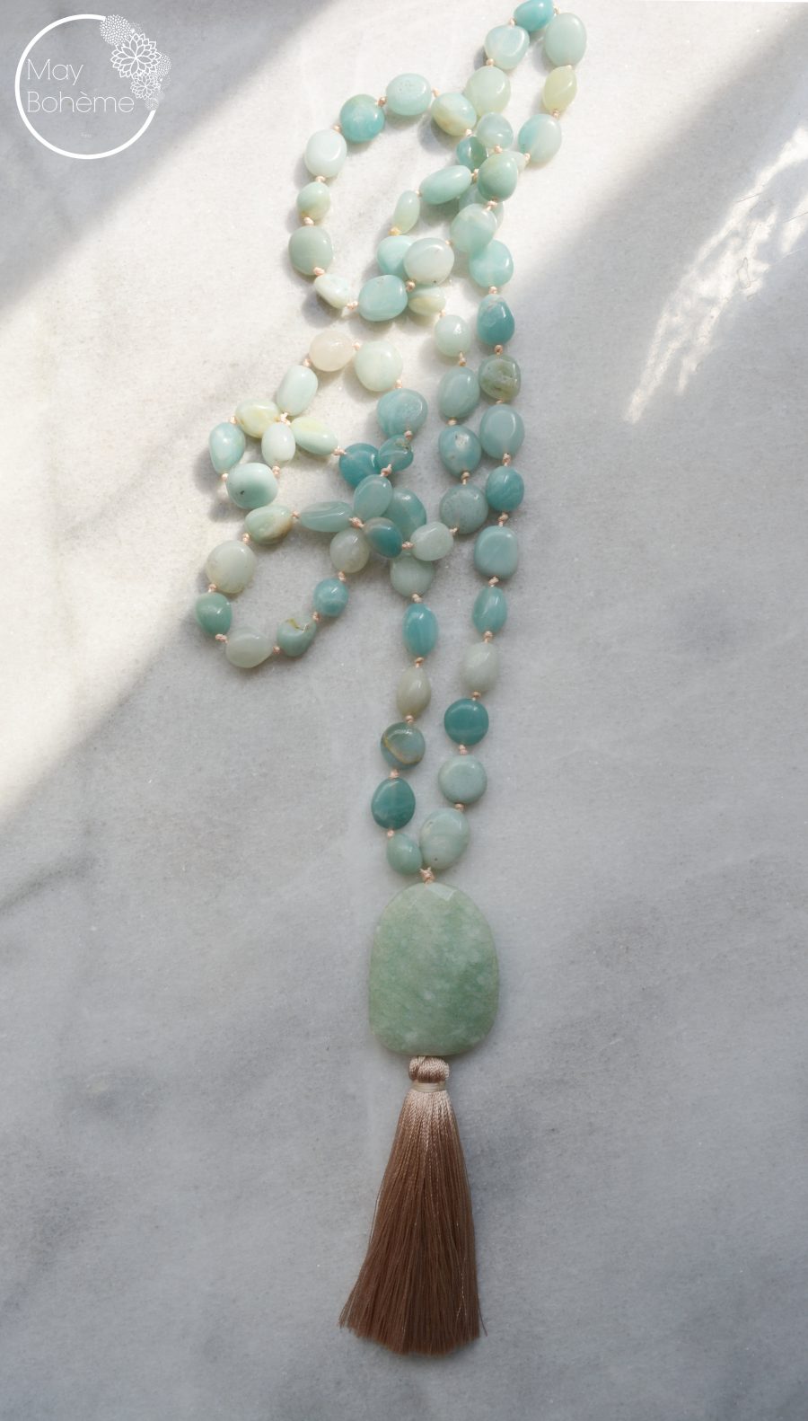 SAUTOIR SOLIS – Sautoir en perles et pendentif en amazonite pompon soyeux – Image 6